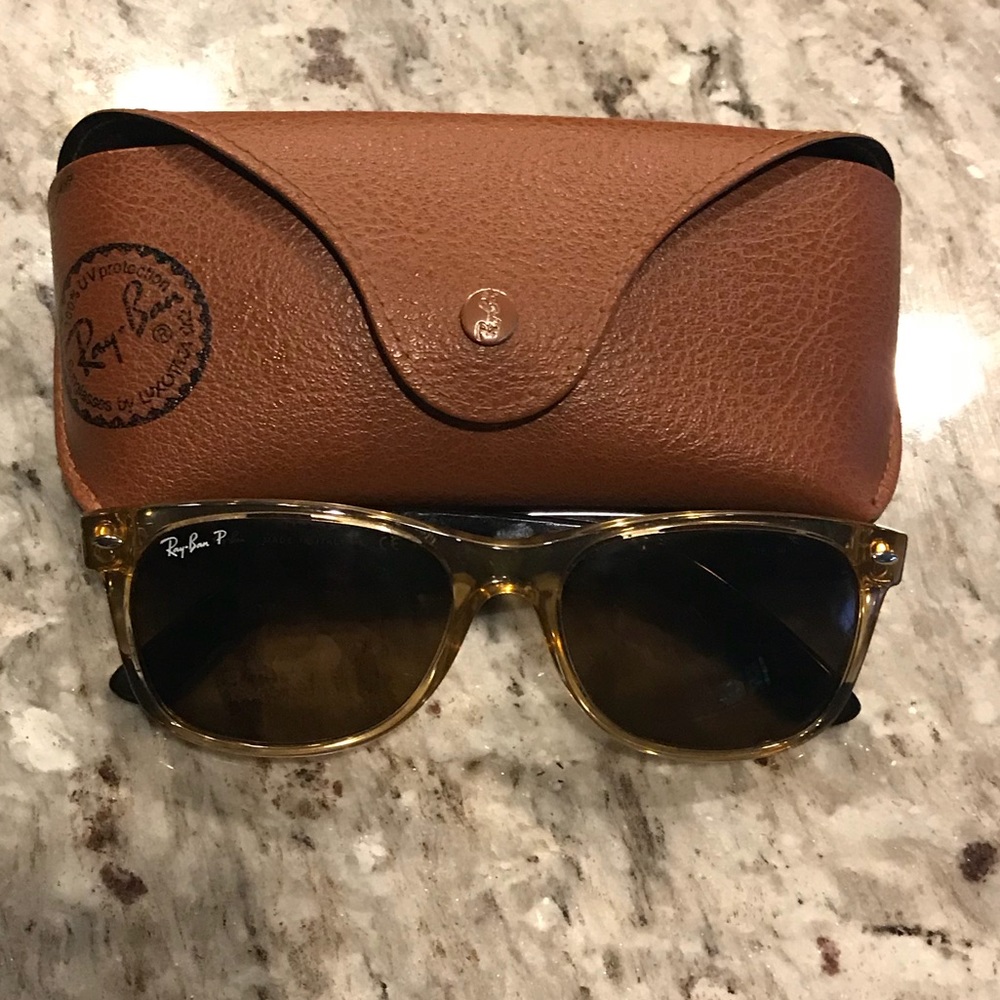 EUC New Wayfarer Ray Ban Sunglasses